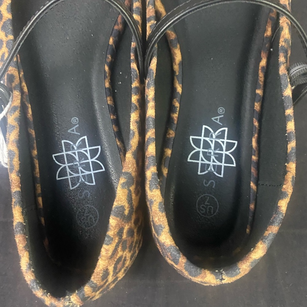 Serra Leopard Print Mary Jane Flats Ladies size 7 - Picture 6 of 10